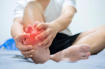 Causes of Middle Toe Joint Pain and Its Symptoms